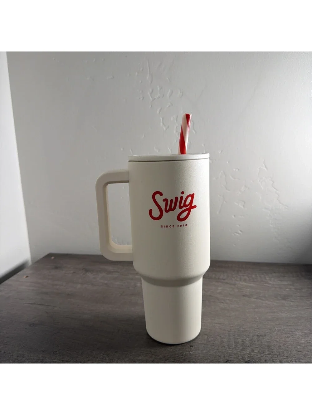 Swig Tumbler 44 oz Limited Edition Candy Cane Christmas Jug Bottle